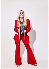 Blog-Saunders1 Elyse Saunders is Famous, Strong & Free